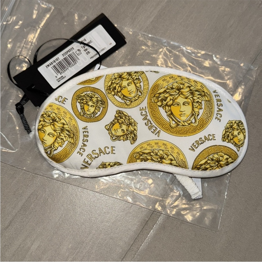 NWT Versace Medusa Amplified eye mask & lil book of Versace - Picture 4 of 5